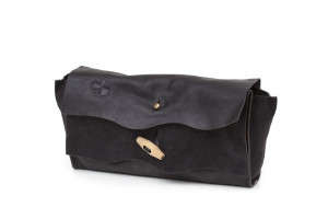 Pochette doppia pattina con alamaro donna
Art. 217 // Origin collection
cm. 29x17x2