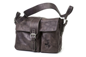 Shoulder bag with flap. UnisexArt. 138 Indy collectioncm 32x24x11